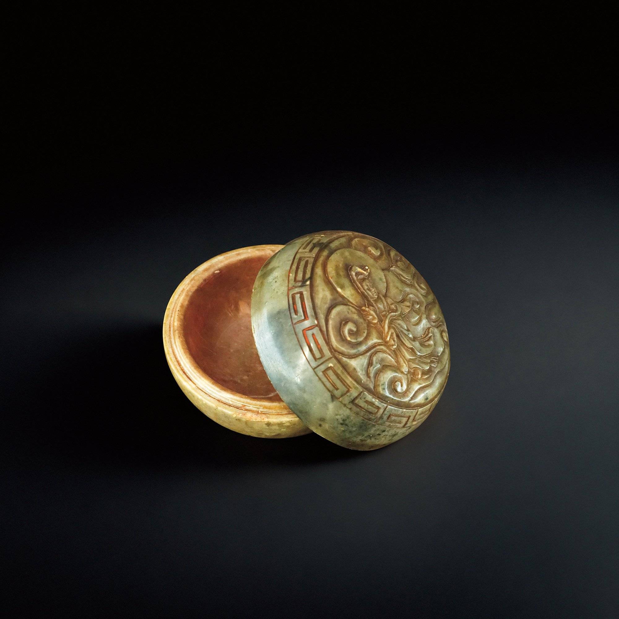 A Hetian Green Jade Covered Box with Guanyin Decoration