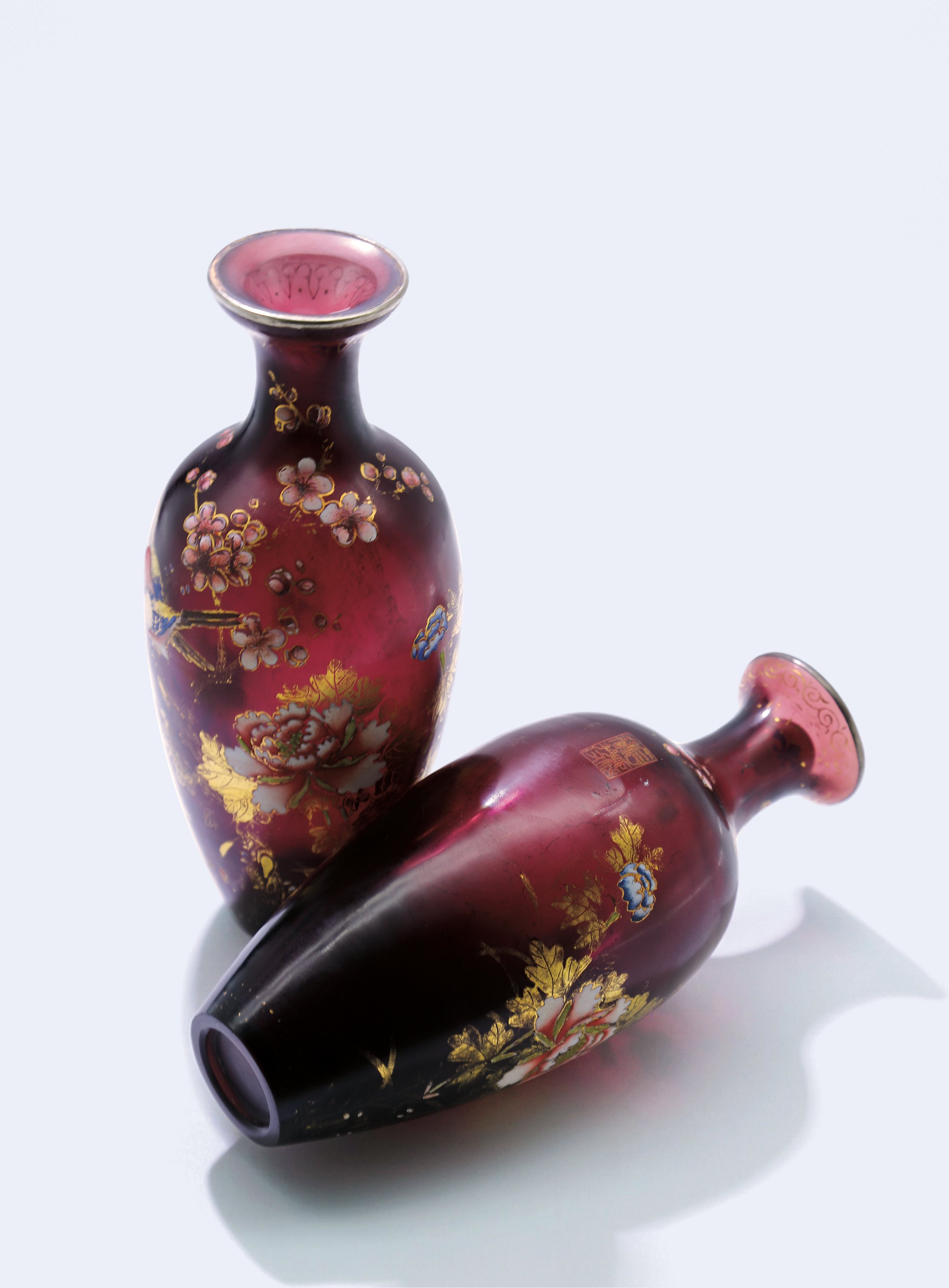 紫地描金加彩花鳥紋橄欖瓶（二件）